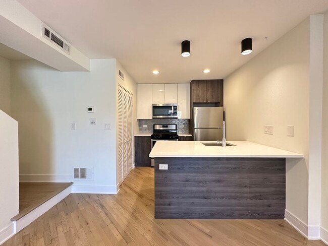 Photo - 853 W Grace St Unit 202J