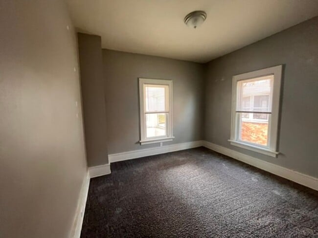 Photo - 3 bed 1 bath Rock Island Home!