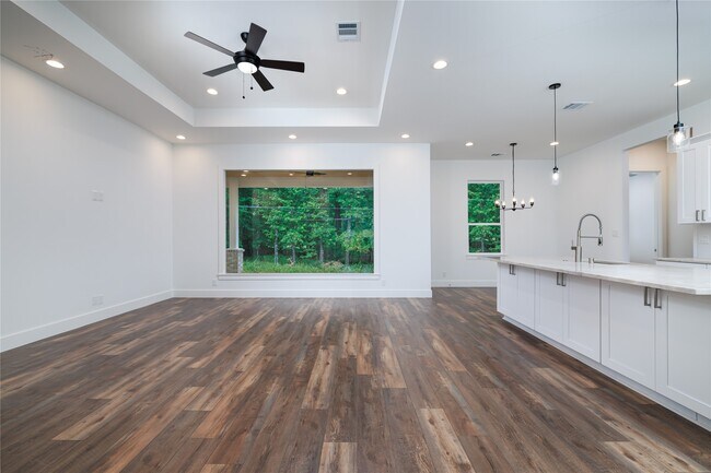 1049 Broadmoor Dr