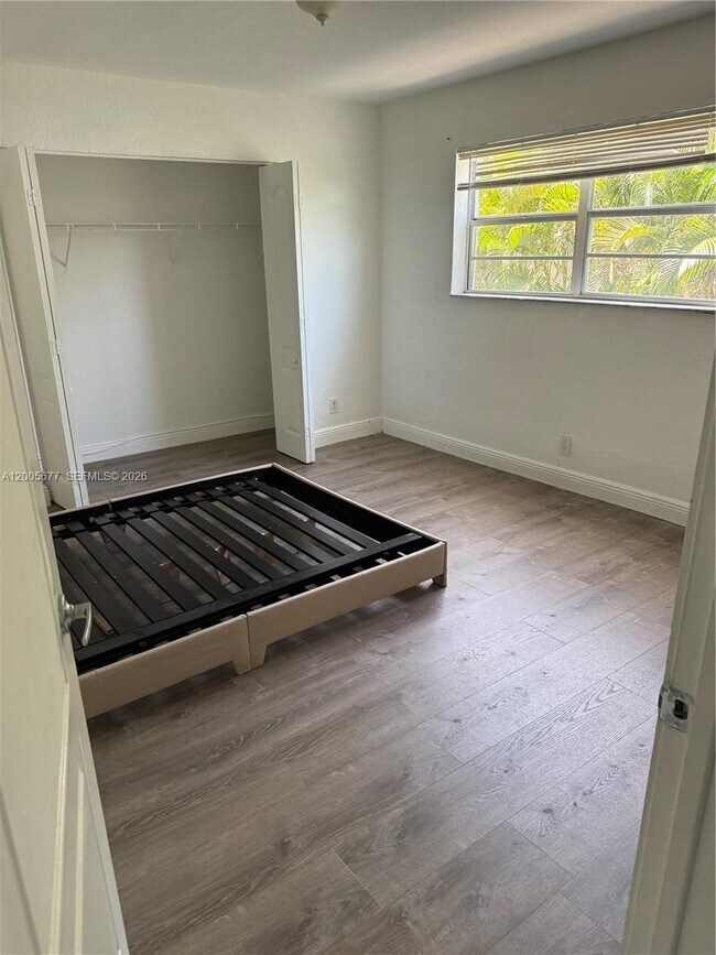 Photo - 110 SE 2nd St Unidad 206