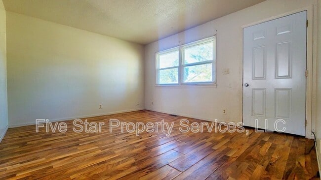 Building Photo - 404 E Madison St Unit Apt C