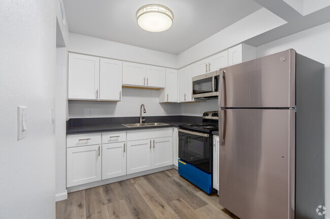 3BR, 2BA - 997SF - Kitchen