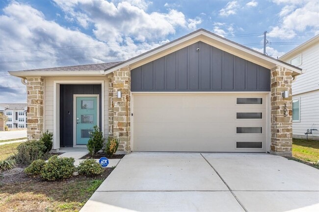 Building Photo - 305 Fairfax Ave