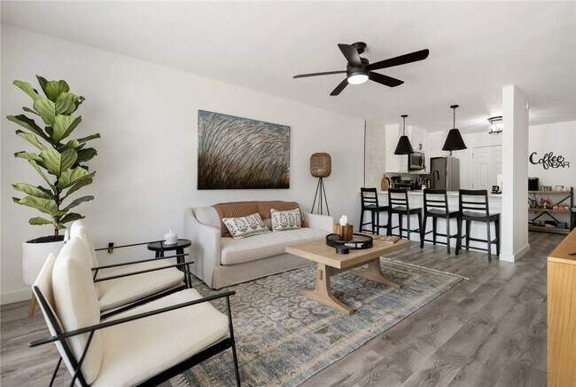 Photo - 902 Durham Pl