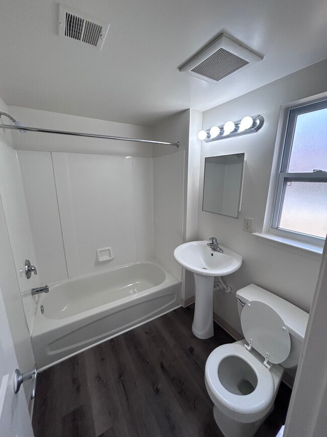 1 Bd bathroom