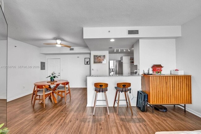 Photo - 275 NE 18th St Unidad 1809