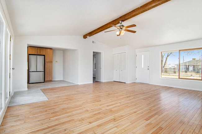 Photo - 105 S Kendall St