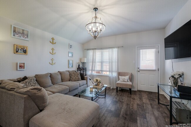 Photo - 13129 Needle Grass