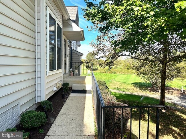 Building Photo - 25593 Creek Run Terrace