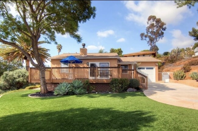 Building Photo - Lovley 3 bedroom 1 bath House, Fantastic views! Front and backyard