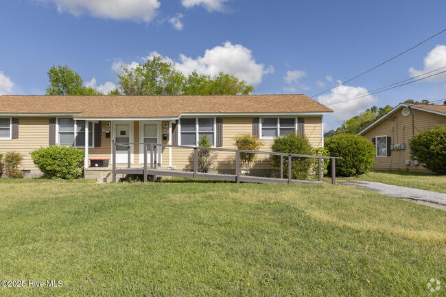 Building Photo - 1003 Davis St Rental