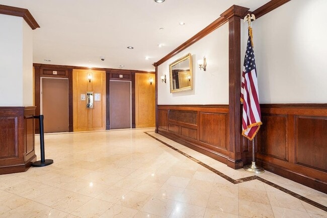 Building Photo - 10 Huron Ave Unit 5R