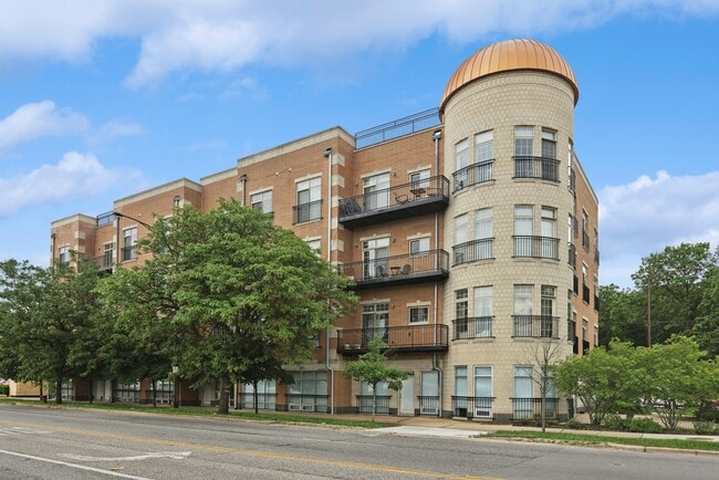 Building Photo - 6423 W Touhy Ave Unit 4C