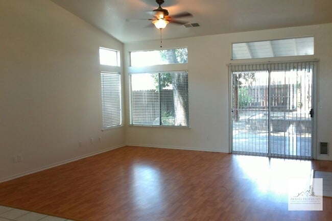 Photo - Wonderful 3 Bedroom Home in Sought After Northeast Fresno!