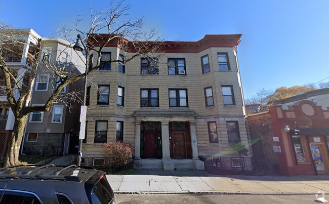 Building Photo - 156 Washington St Unit 2 Rental