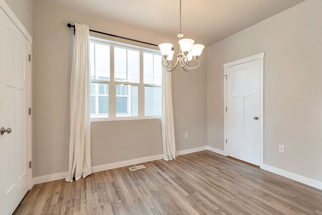 Photo - 3 Bed 2.5 Bath Townhome in Bluffdale