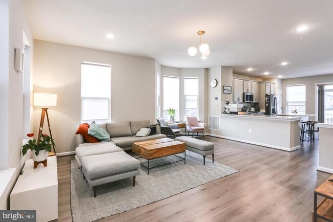 Building Photo - 16233 Coolidge Ave