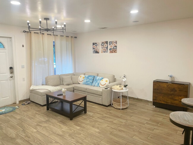 Photo - 5907 S Farragut Dr