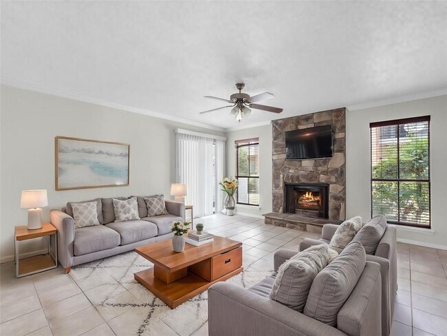 Photo - 17401 Red Oak Dr House