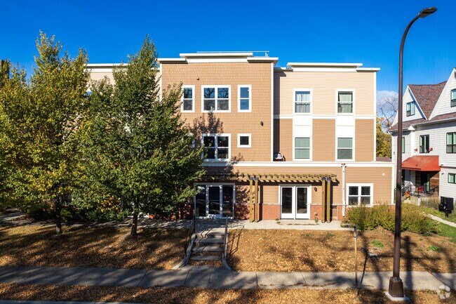 Photo - 617 10th Avenue SE