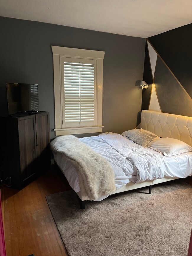 Photo - 7928 N Seward Ave