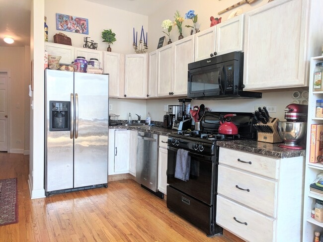 Photo - 2252 W Adams St Unit 2