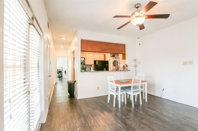 Photo - 912 W 22nd St Unit 302