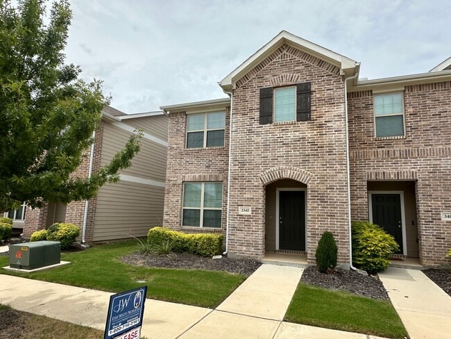 Photo - Great 3/2.5 for lease in Denton, Tx