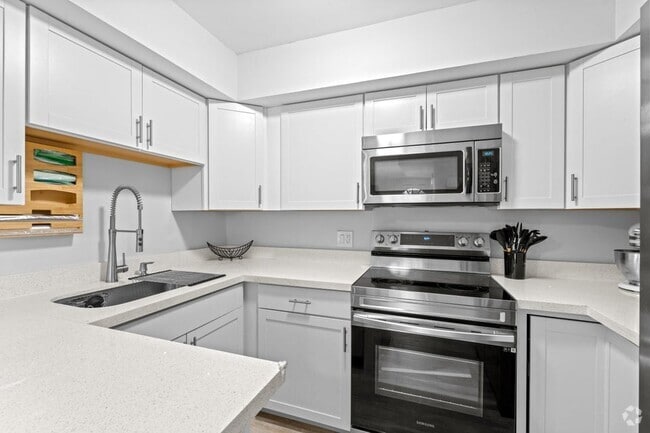 Building Photo - 3715 Village Dr Rental