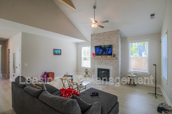 Photo - 448 Bluegill Ln