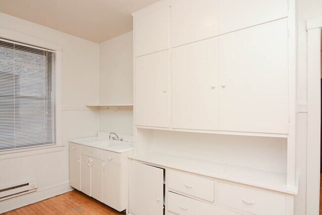 Photo - 1028 Dempster St Unit E3