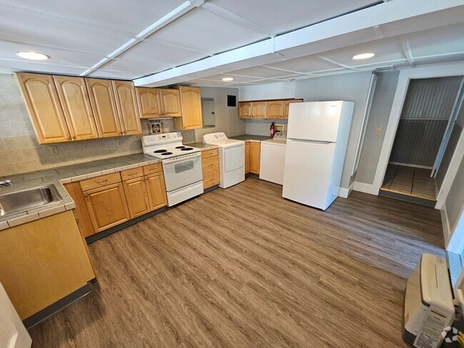 Building Photo - 271 Village St Unit 2 Rental