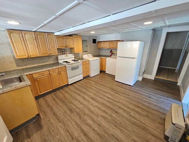 Building Photo - 271 Village St Unit 2 Rental