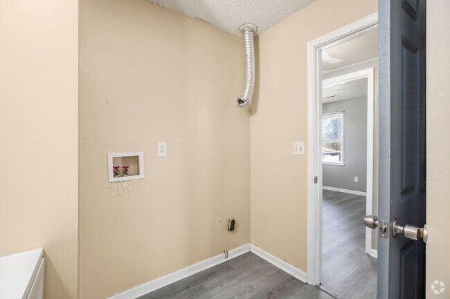 Building Photo - *COMING SOON* Beautiful 2-bedroom Duplex i... Rental