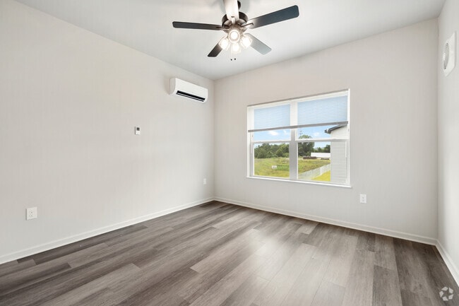 2BR, 1BA - 720SF - Bedroom 1