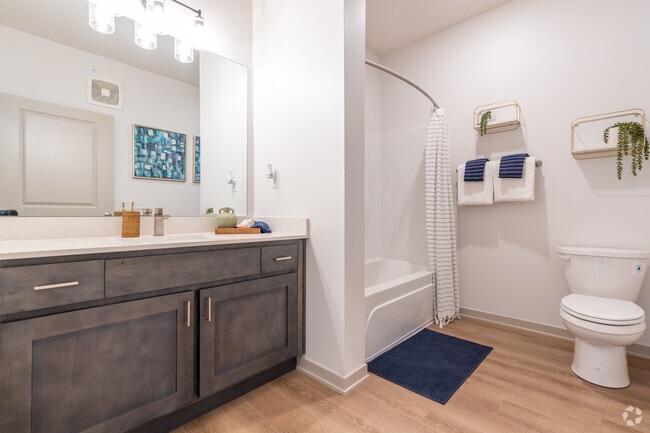2BR, 2BA - 1098SF