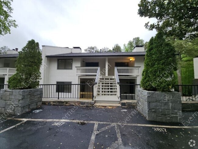 Building Photo - 3815 Paces Ferry W Rental