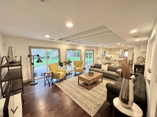 Building Photo - 9806 Cliffwood Dr Rental