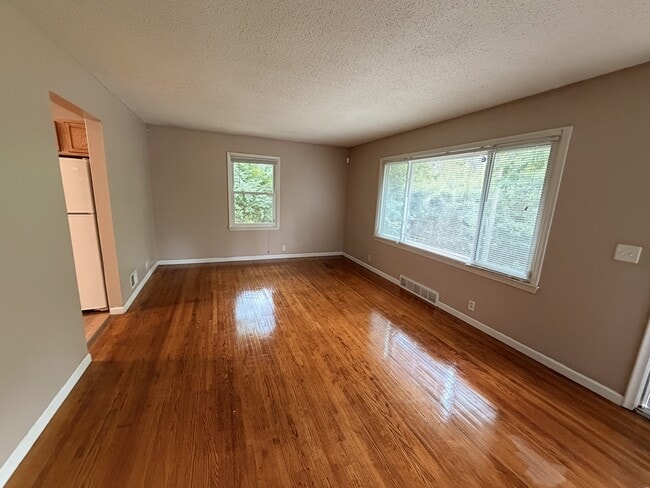 Photo - 4239 Redick Ave