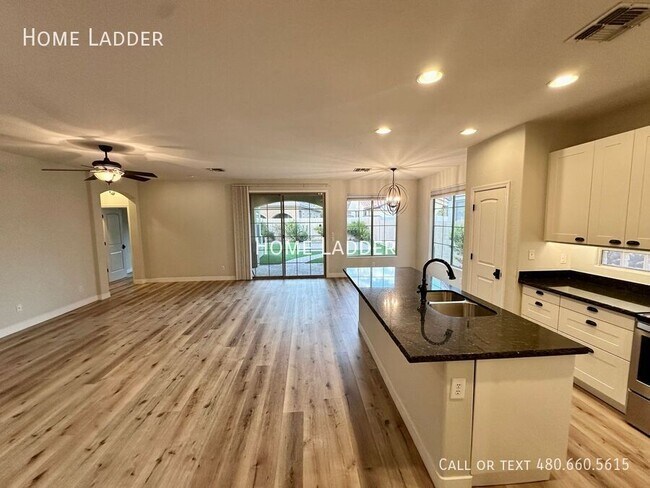 Photo - 3064 E Palmdale Ln