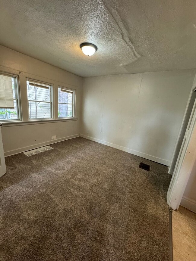 Building Photo - 313 E Ewing Ave Unit 3 Rental