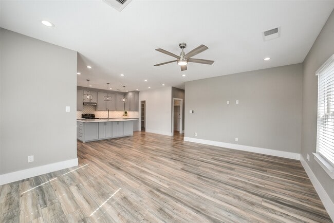Building Photo - 1025 Arizona Dr