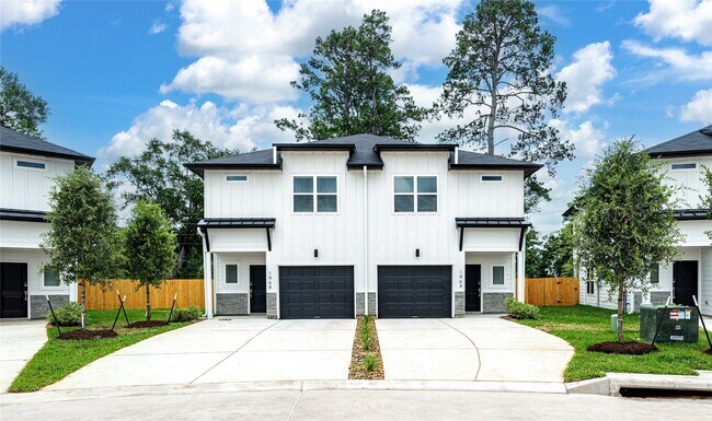 Building Photo - 1964 Longmire Villas Ct