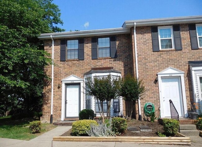 Building Photo - 445 Claircrest Dr