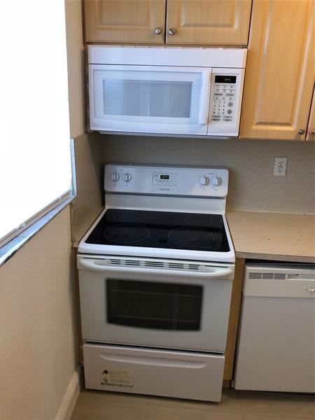 Photo - 110 SE 2nd St Unidad 105