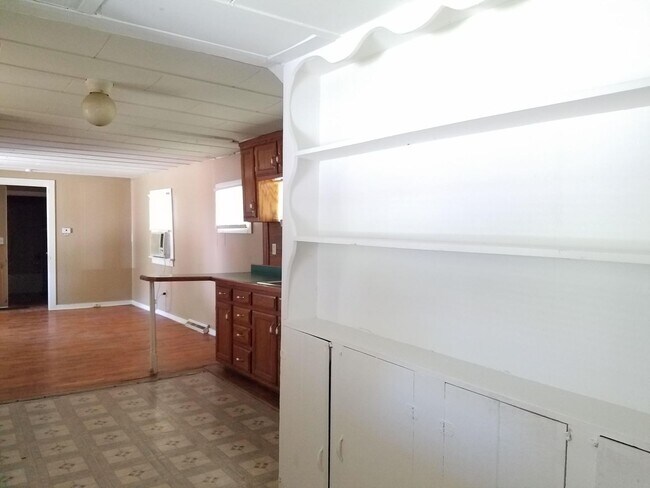Photo - Nice 3 bedroom 1 bath home Walking distanc...