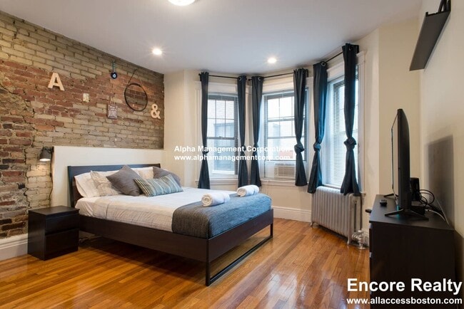 Building Photo - 58 Queensberry St Unit 16