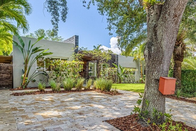 Photo - 570 NE 52nd Terrace