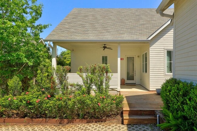 Photo - 712 Cardinal Ln Unidad B