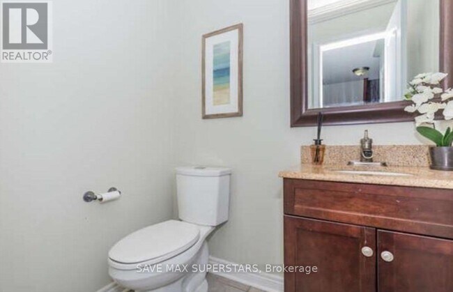 Photo - 12 Stable Gate